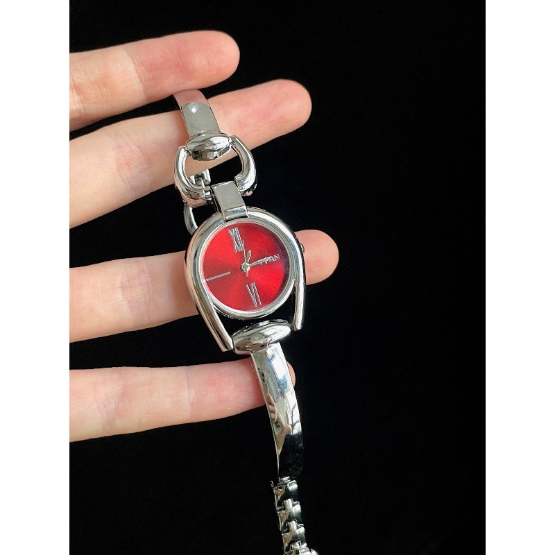 ساعة فينتاج روزي جلو مومنت - مراجعة Moments Watches & Jewelry Vaughan Mills وسعره