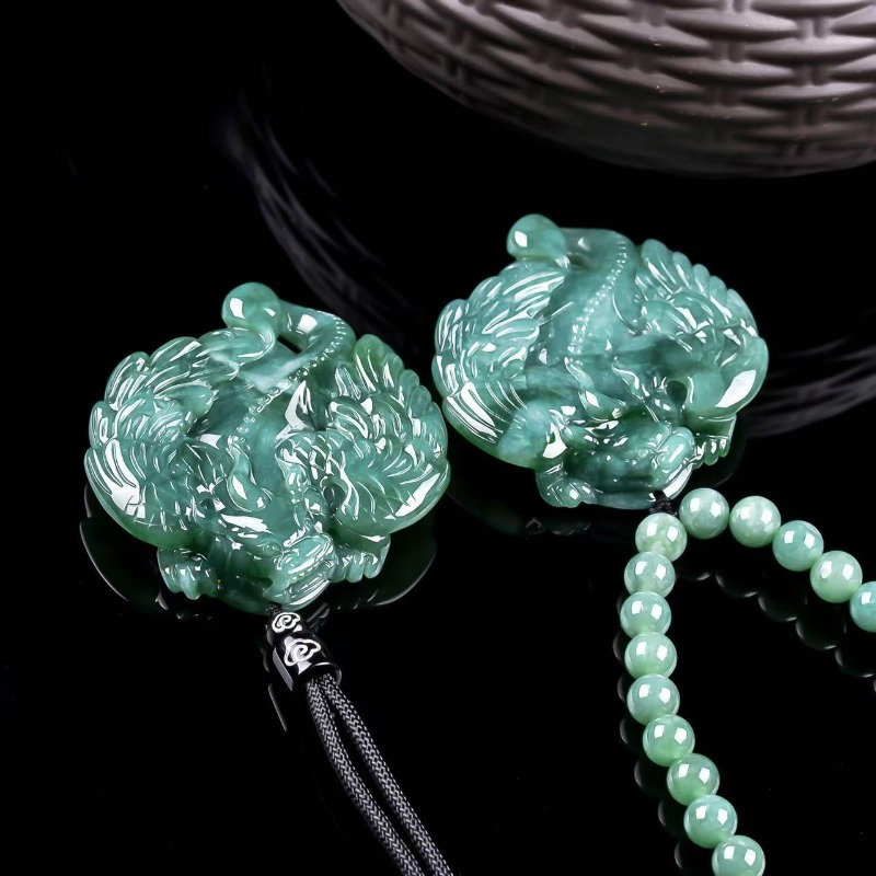 قلادة من اليشم الطبيعي الأزرق  - مراجعة Jewelry & Watches Review وسعره