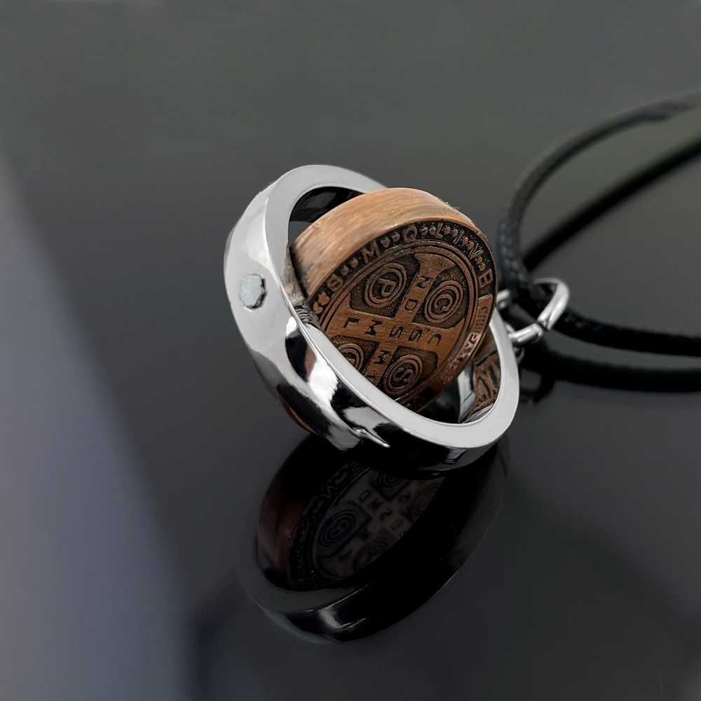 قلادة جديدة بتميمة القديس بيني - مراجعة Jewelry & Watches Review وسعره