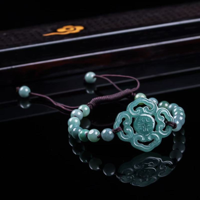 سوار من اليشم الطبيعي من الدرج - مراجعة Jewelry & Watches Review وسعره
