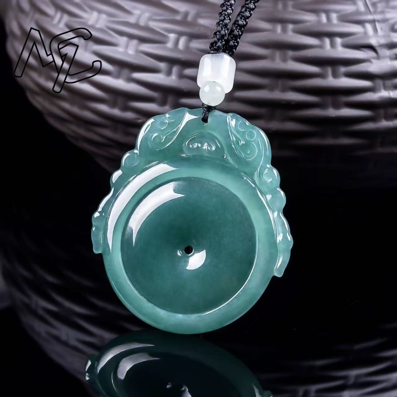قلادة من اليشم الطبيعي الأزرق  - مراجعة Jewelry & Watches Review وسعره